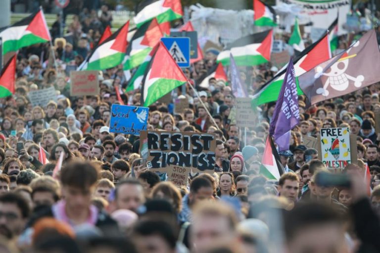 Milhares nas ruas de Londres, Oslo e Milão em apoio ao povo palestiniano