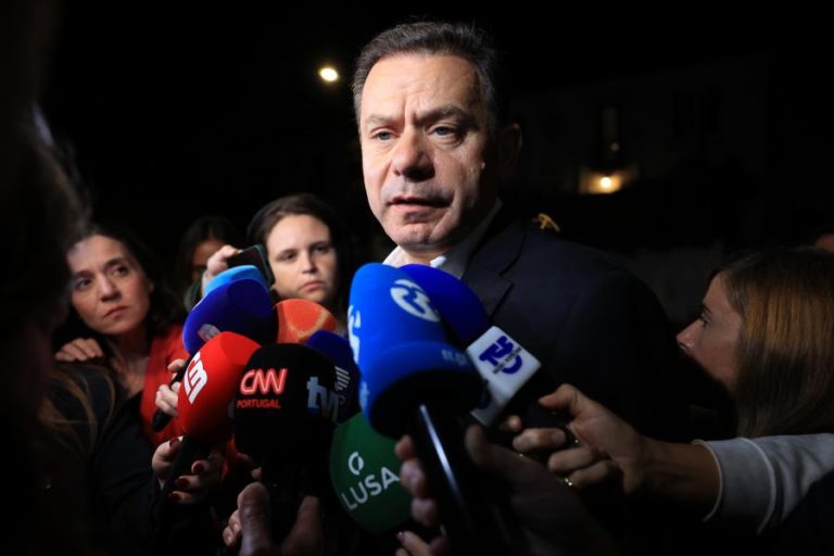 Montenegro admite que Governo também está em avaliação