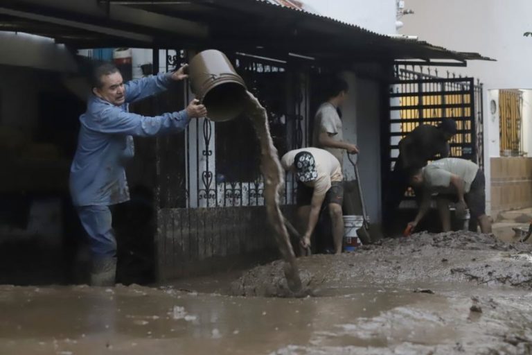 Cerca de 100 mil casas afetadas por inundações no centro do México