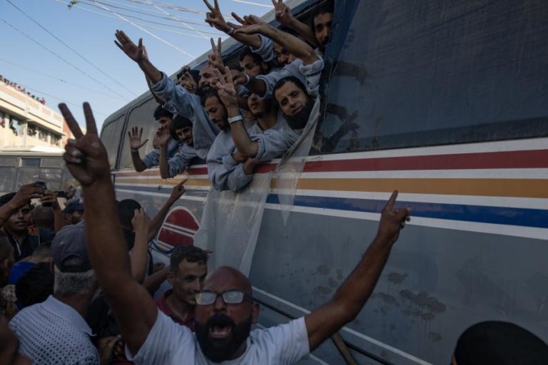 Emoção no regresso de prisioneiros palestinianos à Faixa de Gaza