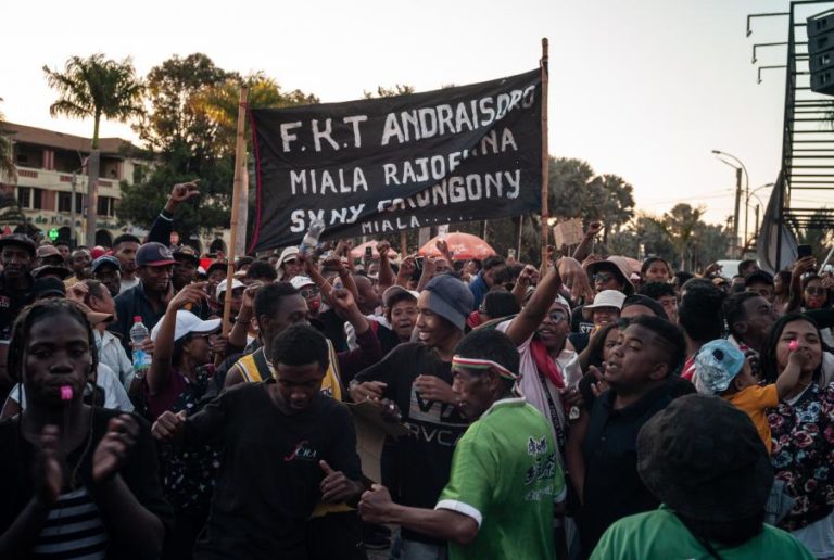 Presidente do Madagáscar contestado nas ruas apela ao “respeito pela Constituição” e diz estar “em local seguro”