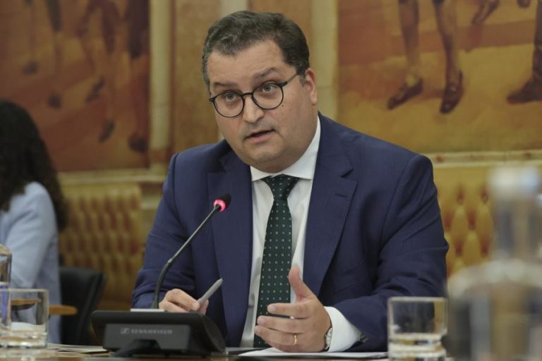 Audição de Miranda Sarmento marca arranque da discussão do OE2026 no parlamento