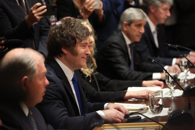 Milei anuncia remodelação do Governo argentino após legislativas de domingo