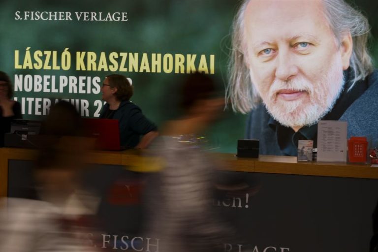 Nobel da Literatura László Krasznahorkai cancela presença no Fólio por motivos de saúde