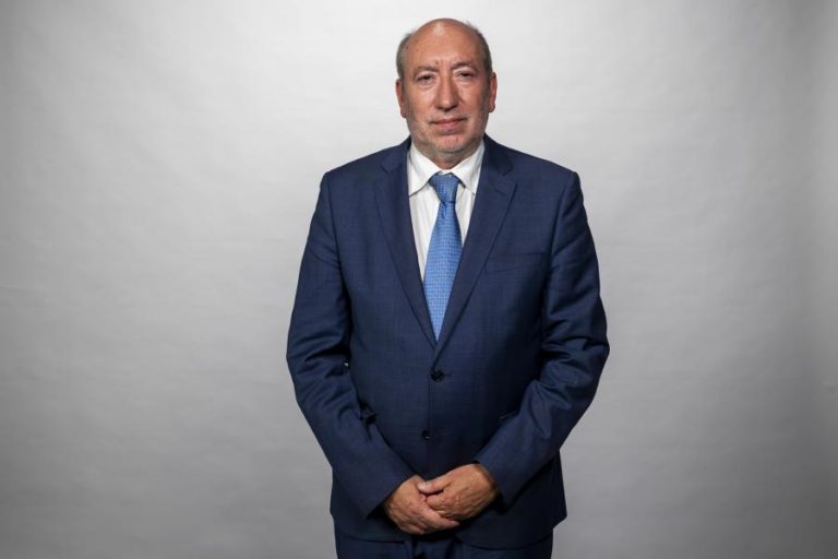 António Filipe diz que cartazes do Chega são provocações que envergonham o país