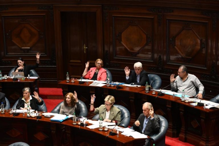 Uruguai aprova lei que autoriza a eutanásia