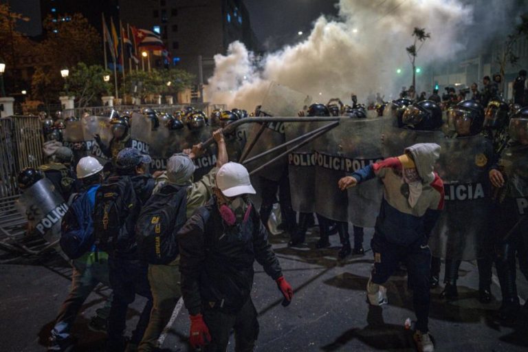 Peru prepara estado de emergência na capital após protestos contra criminalidade