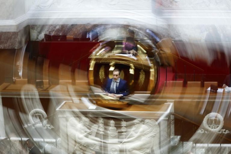 Governo francês ultrapassa segunda moção de censura e Lecornu mantém-se no cargo