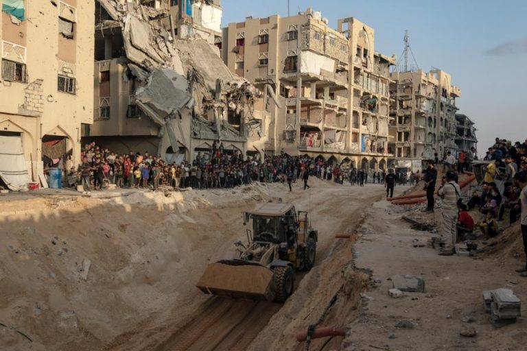 Forças militares israelitas dispararam hoje no sul de Gaza