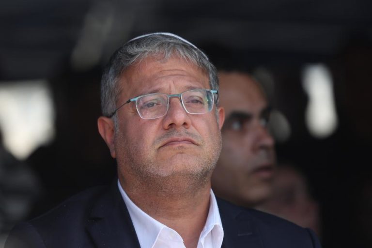 Ministro israelita diz que piorar condições de detidos palestinianos reduziu ataques