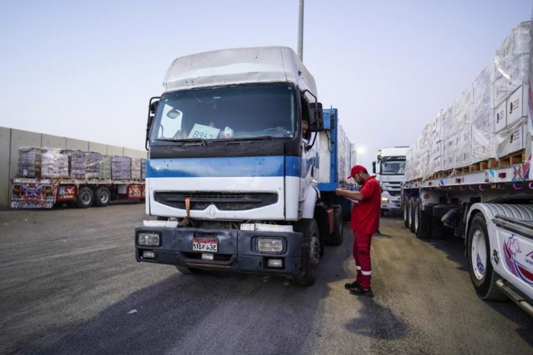 ONU pede a Israel que deixe entrar em Gaza mantimentos e abrigos