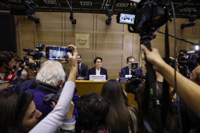 Presidente do Louvre quer esquadra de polícia no interior do museu