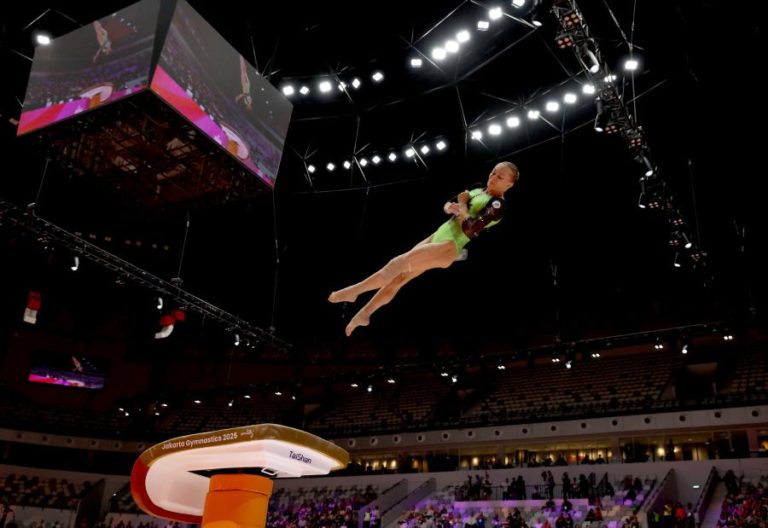 Russa Menikova reconquista título mundial de ginástica