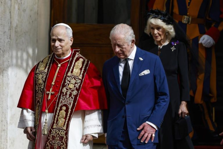 Rei Carlos III e Papa protagonizam oração histórica na Capela Sistina