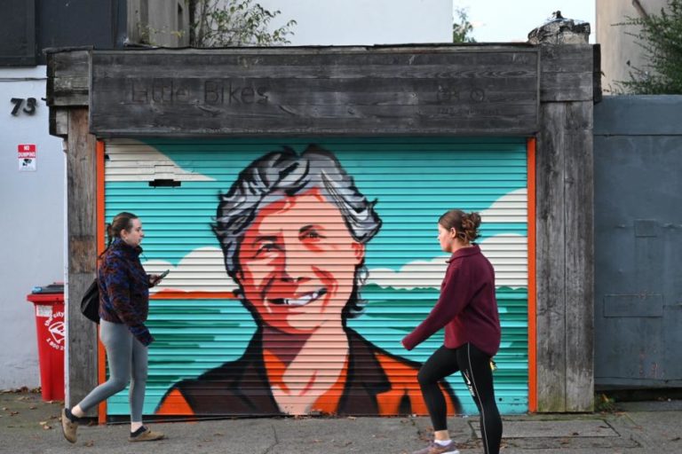 Independente de esquerda Catherine Connolly dada como vencedora das presidenciais na Irlanda