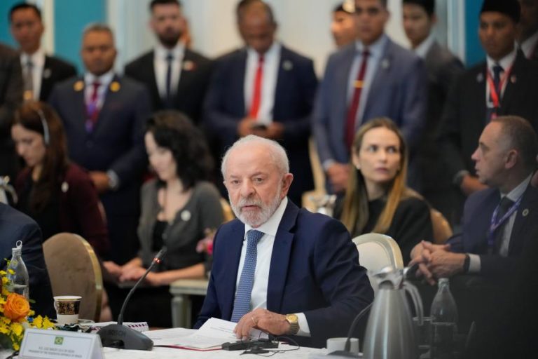 Lula propõe-se como mediador entre EUA e Venezuela para resolver tensões