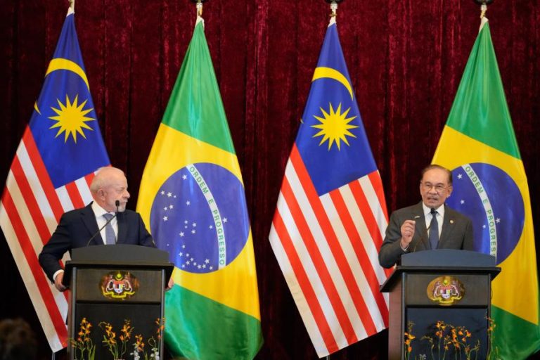 Lula da Silva defende multilateralismo e livre comércio durante visita à Malásia