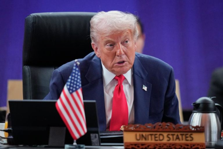 Trump e Xi reunidos à margem da APEC para evitar nova escalada na guerra comercial