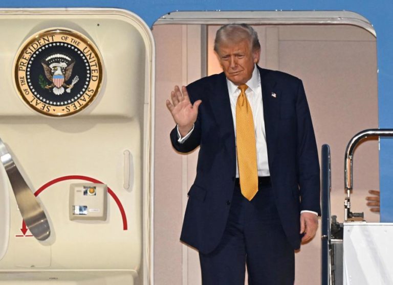 Trump pede ao Supremo que o deixe despedir dirigente de agência dos Direitos de Autor