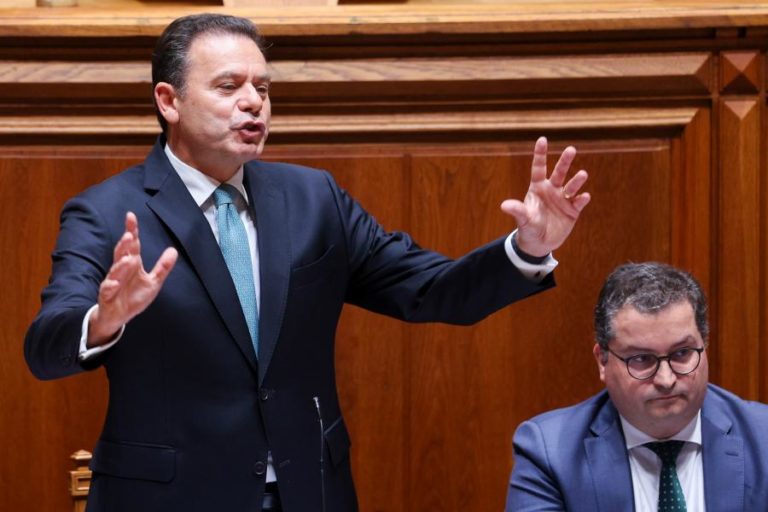 PM considera que proposta “não deve ser repositório de tudo e um par de botas”