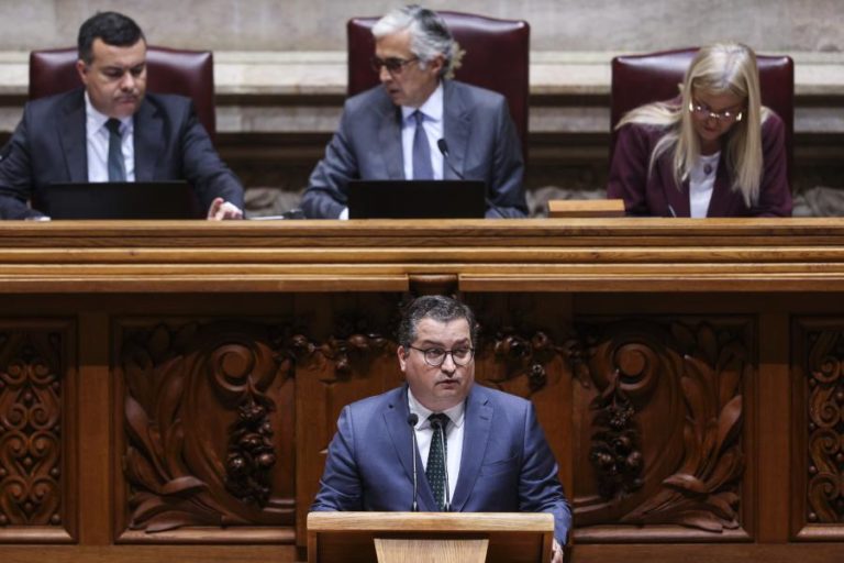 Dívida pública é “dos aspetos mais frágeis da economia portuguesa” – ministro