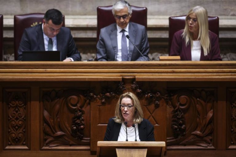 Governo recusa privatização das pensões e diz que atual regime da amamentação não é razoável