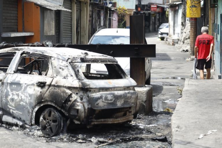 Comando Vermelho paralisa parte do Rio de Janeiro como represália pela megaoperação