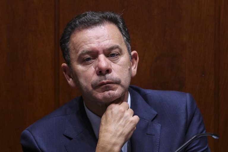 Montenegro diz não querer “portugueses de ocasião” e promete para breve novas regras de repatriamento