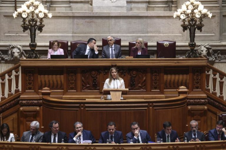 Governo diz que país “está melhor” e que documento faz “aumento permanente de todas as pensões”