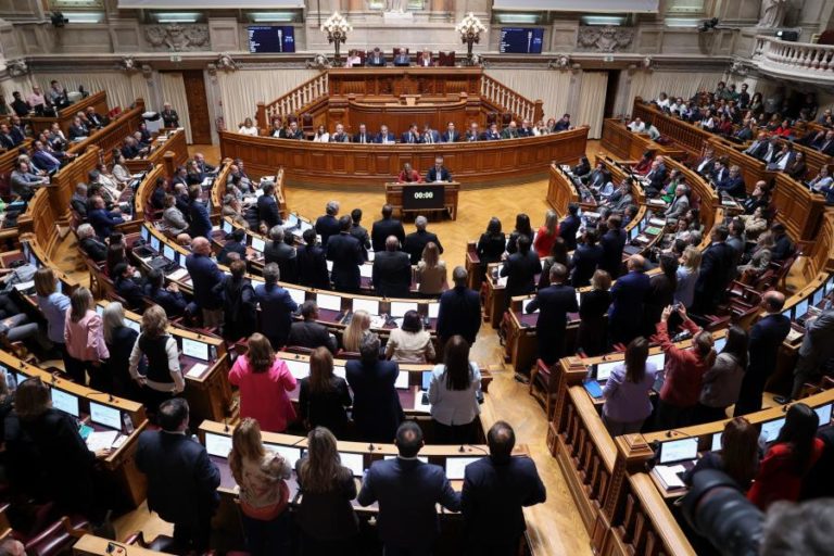 Perda da nacionalidade por crimes graves aprovada em votação final global