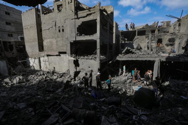 Israel volta a atacar Gaza após anúncio de regresso ao cessar-fogo