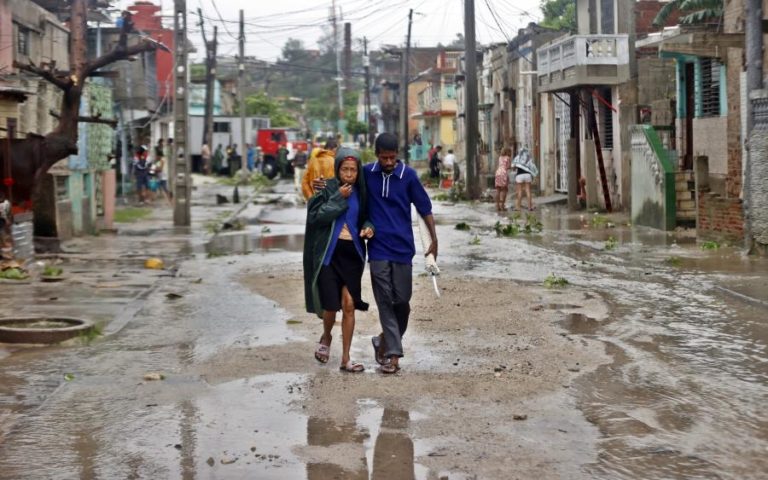 EUA oferecem ajuda humanitária “imediata” a “povo de Cuba afetado” pelo furacão Melissa
