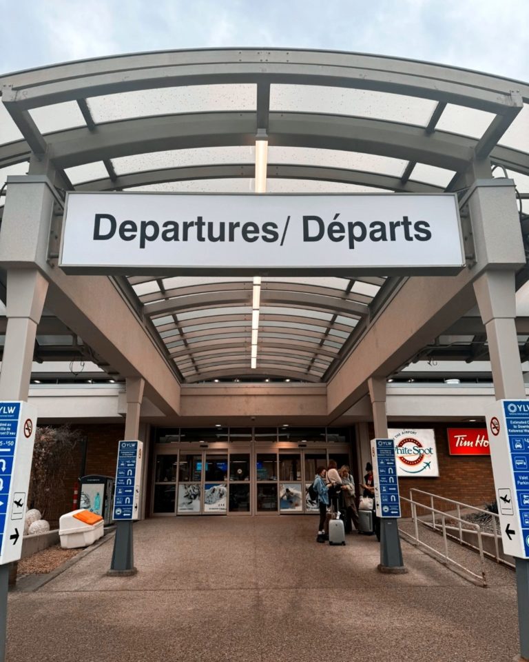 Três aeroportos canadianos hackeados com mensagens pró-Hamas