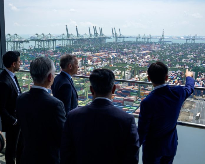 B1-02-VT CARNEY JANTA COM TRUMP ÁSIA RS 102925