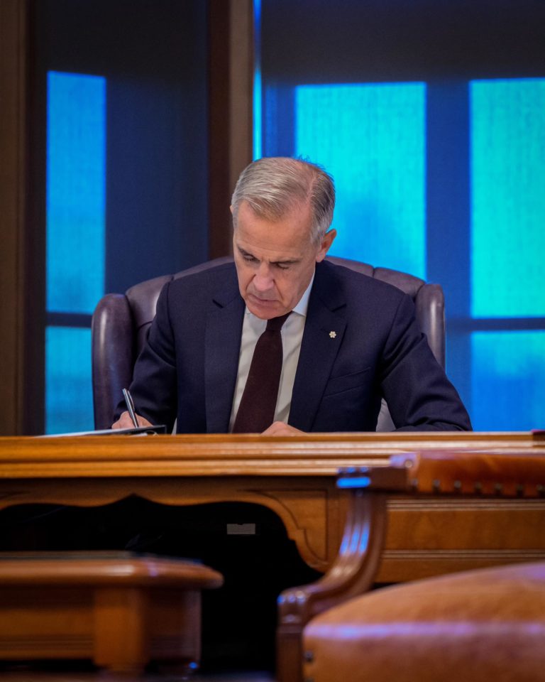 Carney defende contenção no primeiro orçamento do Governo