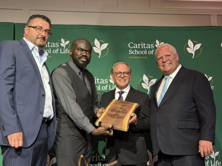 Caritas School of Life homenageia Joe Mancinelli