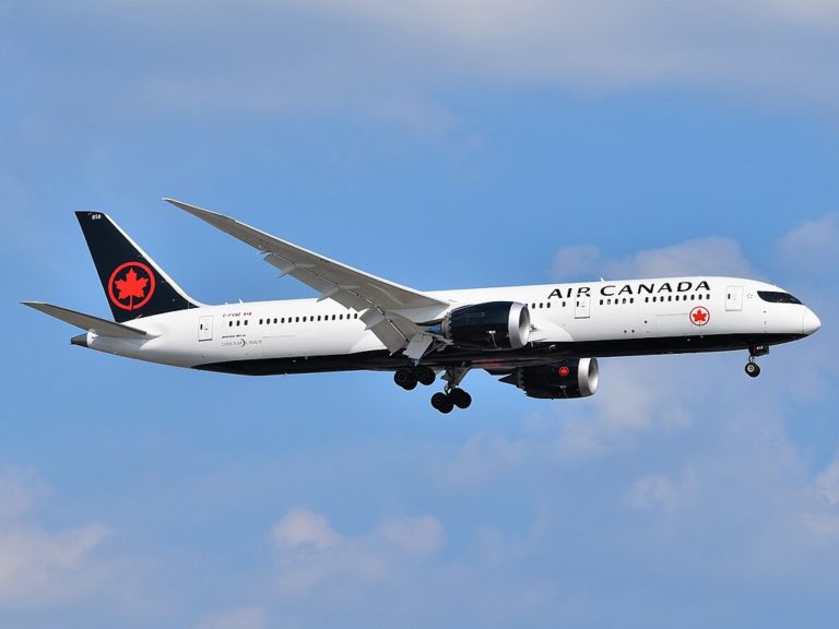 Air Canada corta 400 cargos de gestão