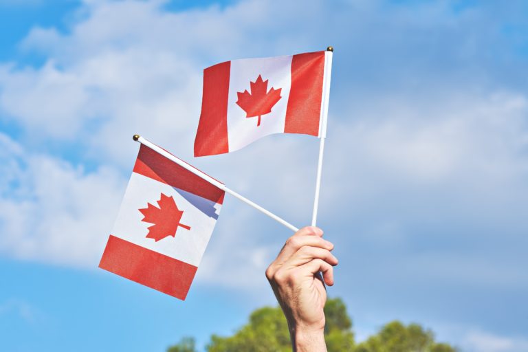 Maioria dos canadianos diz que Canadá recebe imigrantes a mais