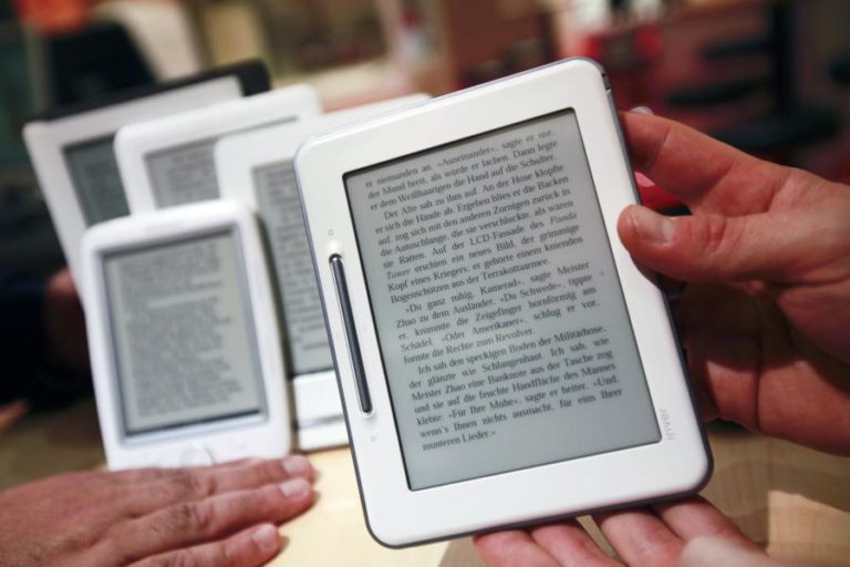 OE2026: Parlamento aprova extensão do cheque-livro aos ‘e-books’ para jovens de 18 anos