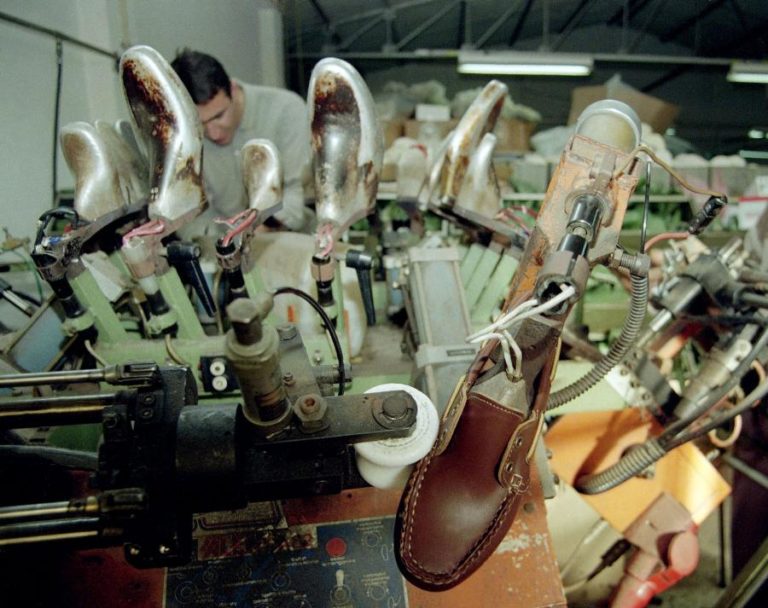 Exportações de calçado crescem 3,8% em volume e 2,1% em valor até setembro