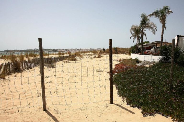 PJ vai investigar causas de incêndio em restaurante na Meia Praia em Lagos