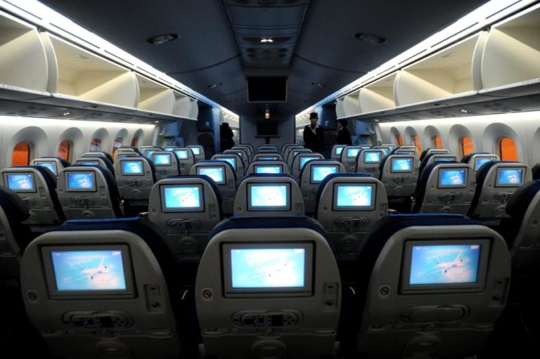 TAAG reforça frota de aeronaves com receção do terceiro Boeing 787 Dreamliner