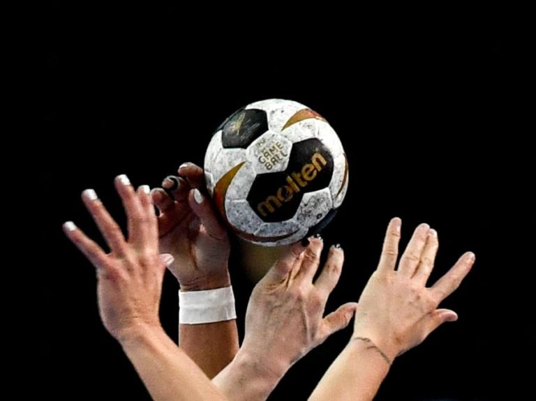 Seleção feminina de andebol vence checas no fecho do Carpathian Trophy