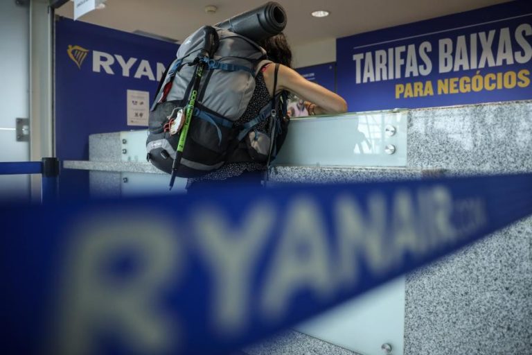 ANAC determina que Ryanair deve abster-se de impedir embarques com cartões físicos e de cobrar taxa