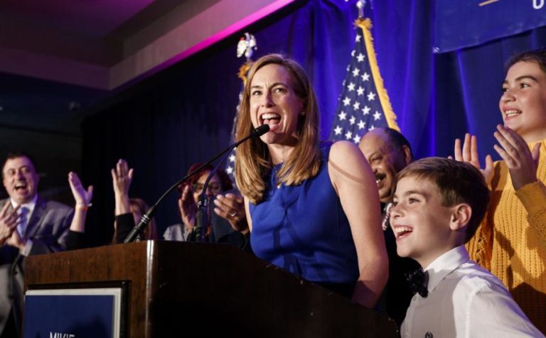 Democratas vencem várias disputas eleitorais nos Estados Unidos