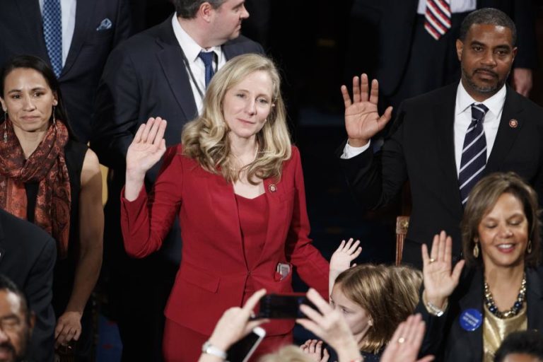 Democrata Spanberger eleita governadora do estado norte-americano da Virgínia