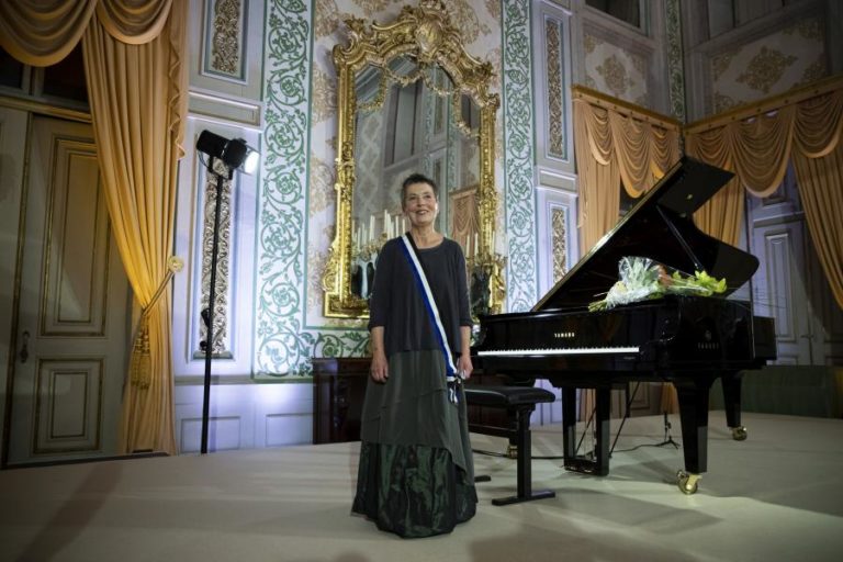 Pianista Maria João Pires recebe hoje Prémio Europeu Helena Vaz da Silva