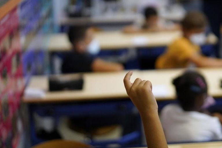 Contar pelos dedos ajuda crianças a desenvolver competências matemáticas mais avançadas