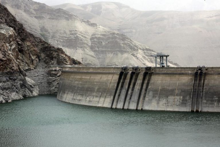 Reservatórios de água que abastecem segunda maior cidade do Irão quase vazios