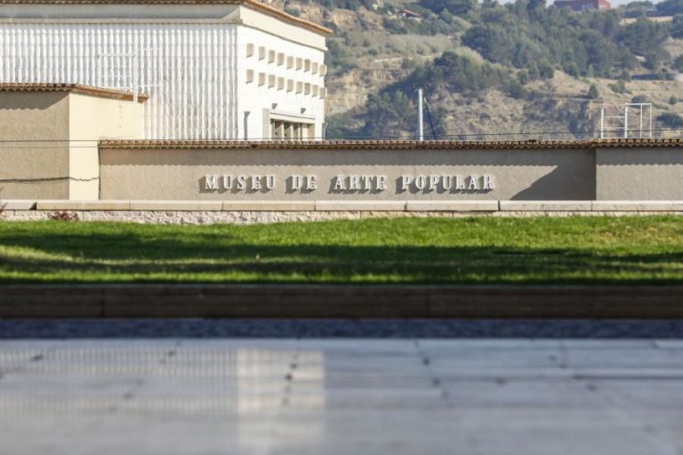 Exposição “Ecos que Curam” revela práticas espirituais e terapêuticas no sul da Europa